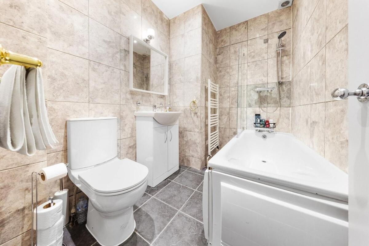 Apartamento Luxury 2 Bedroom Balcony Kensington Flat For 6 Near Harrods & Next To Station!