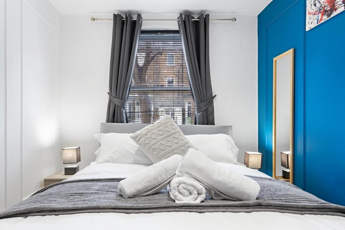 Apartamento Luxury 2 Bedroom Balcony Kensington Flat For 6 Near Harrods & Next To Station!