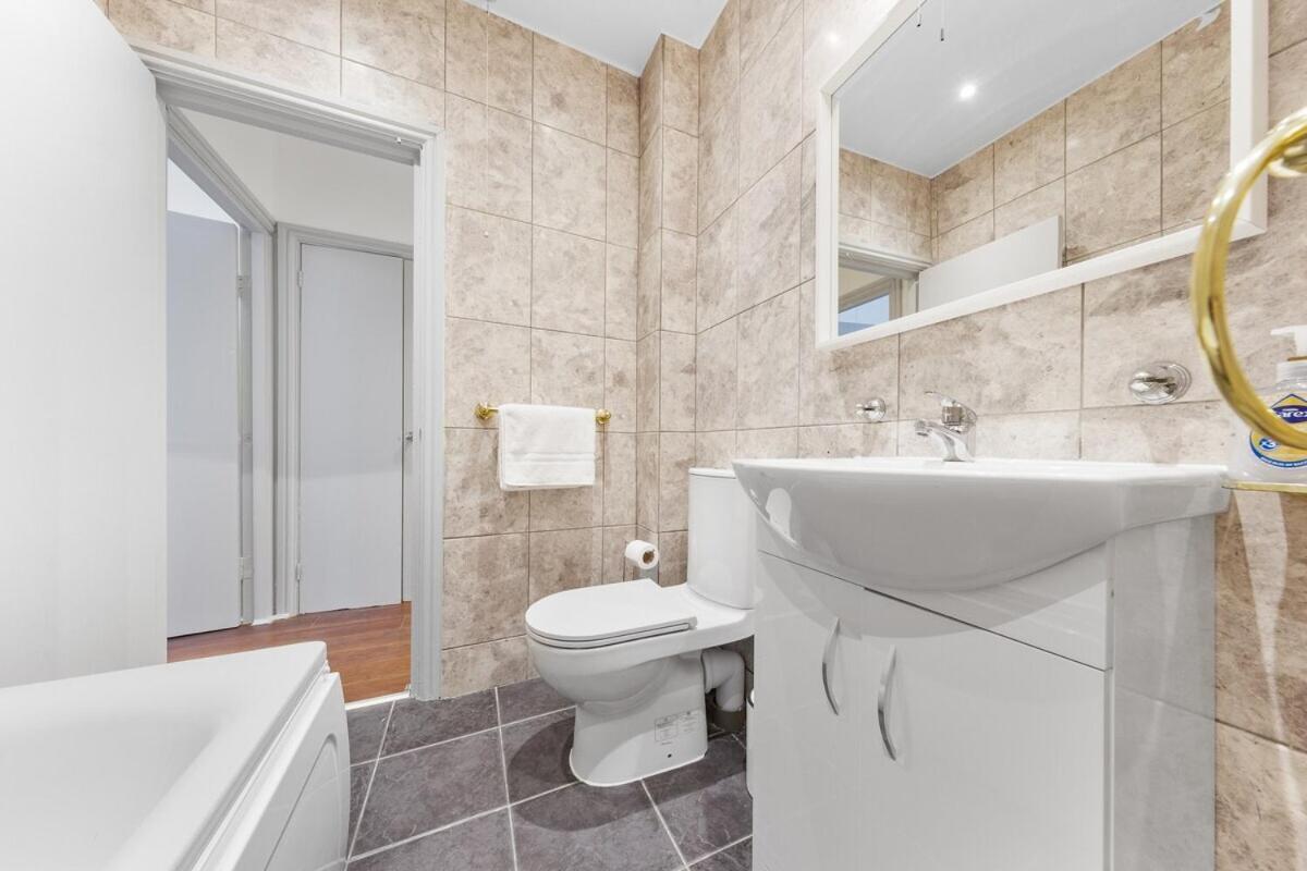 Apartamento Luxury 2 Bedroom Balcony Kensington Flat For 6 Near Harrods & Next To Station! *