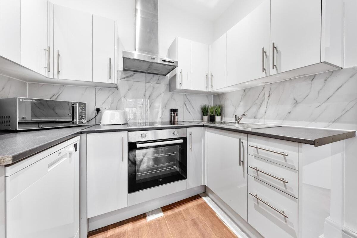 Apartamento Luxury 2 Bedroom Balcony Kensington Flat For 6 Near Harrods & Next To Station! *