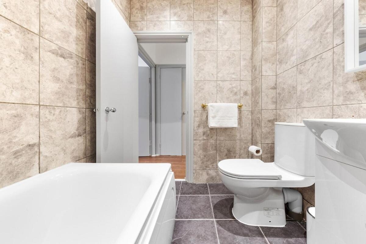 Apartamento Luxury 2 Bedroom Balcony Kensington Flat For 6 Near Harrods & Next To Station!