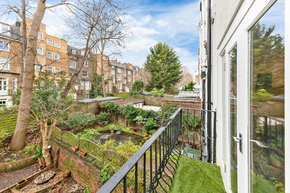 Apartamento Luxury 2 Bedroom Balcony Kensington Flat For 6 Near Harrods & Next To Station! Londres