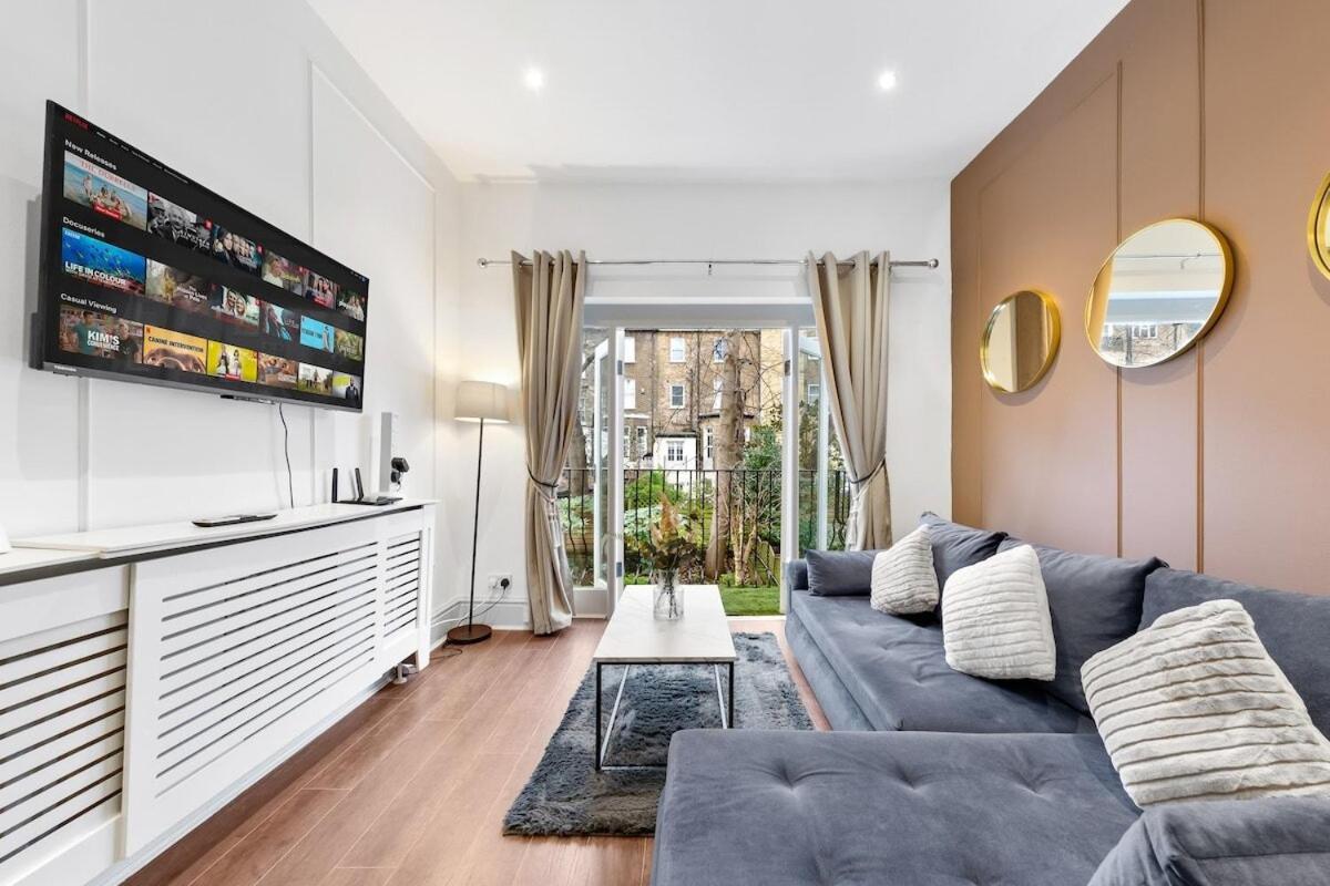 Luxury 2 Bedroom Balcony Kensington Flat For 6 Near Harrods & Next To Station! * Londres