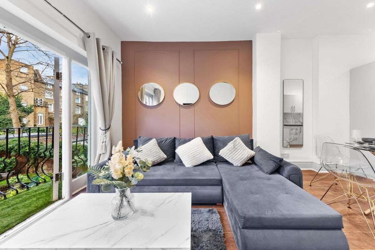 Luxury 2 Bedroom Balcony Kensington Flat For 6 Near Harrods & Next To Station! Apartamento