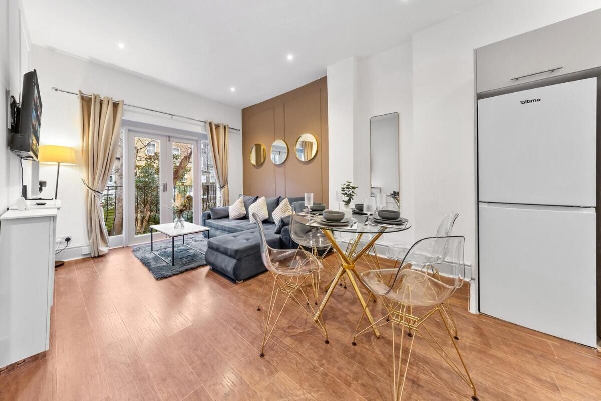 Luxury 2 Bedroom Balcony Kensington Flat For 6 Near Harrods & Next To Station! Apartamento *